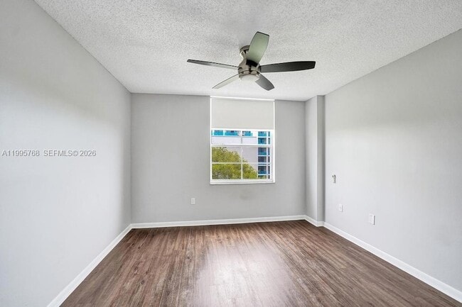 Building Photo - 520 SE 5 Ave