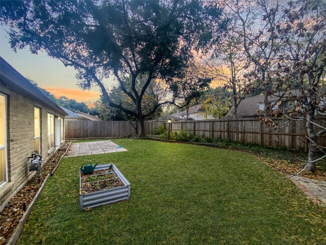 Building Photo - 1814 Cherry Bend Dr