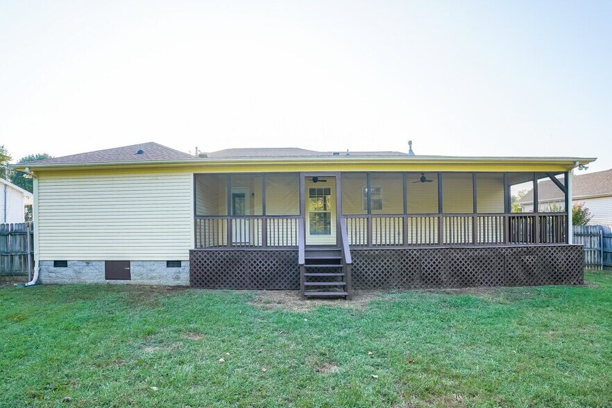 Building Photo - 524 Summit Way