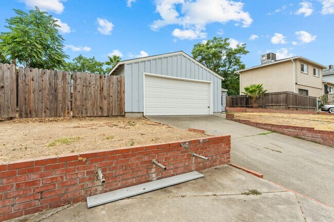 Building Photo - 4184 Cornelia Way