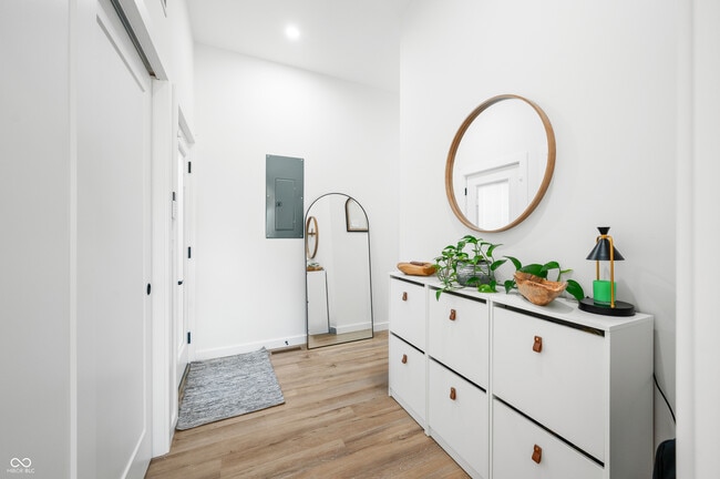 Building Photo - 318 N Tacoma Ave