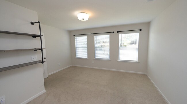 Building Photo - Upgraded & Spacious End Unit Townhome in V...