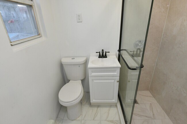 Building Photo - 531 28th St