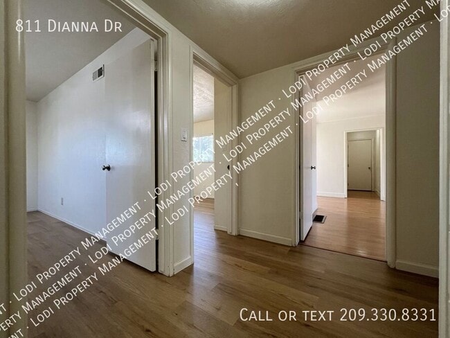 Building Photo - 811 Dianna Dr