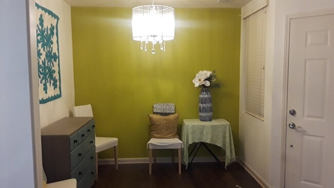 Building Photo - Tanamera One bedroom Unit Available