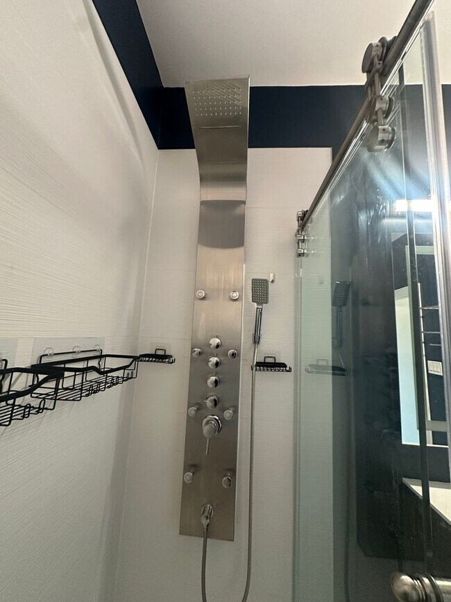 Building Photo - Modern 2 Bedroom, 2 Bathroom Penthouse with Parking in Historic LeDroit Park