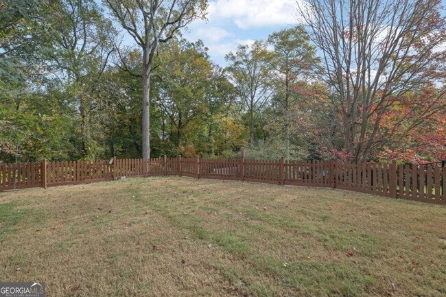Building Photo - 3245 Lynwood Dr NE