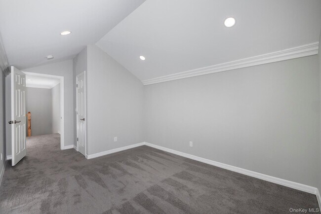 Building Photo - 37 Oakridge Cir