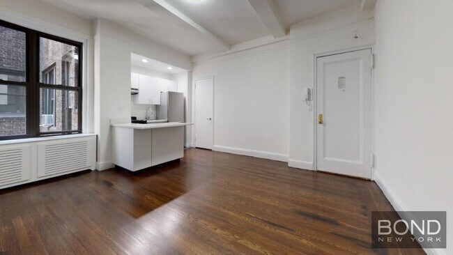 Building Photo - 140 E 46th St