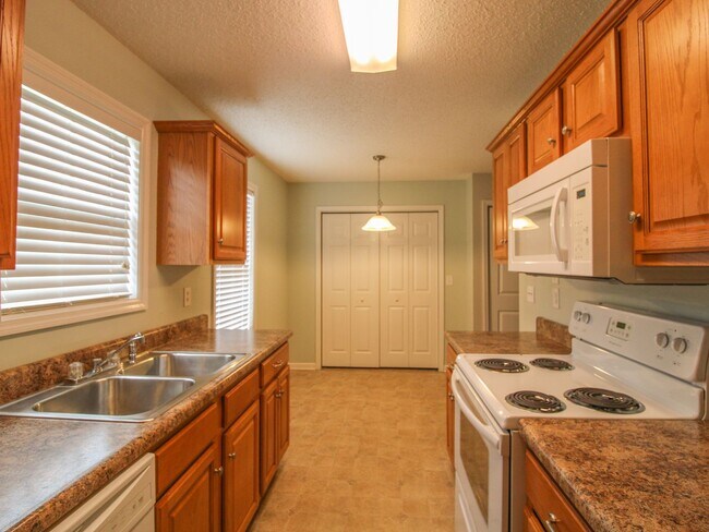 Building Photo - Nice Rental in Athens City!