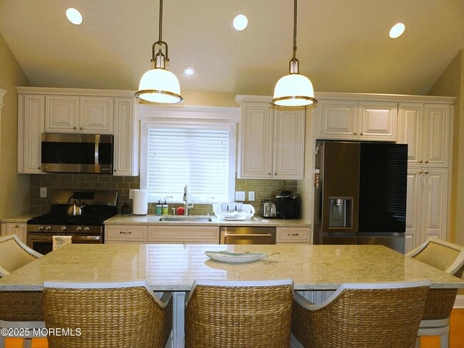 Building Photo - 203 5th Ave