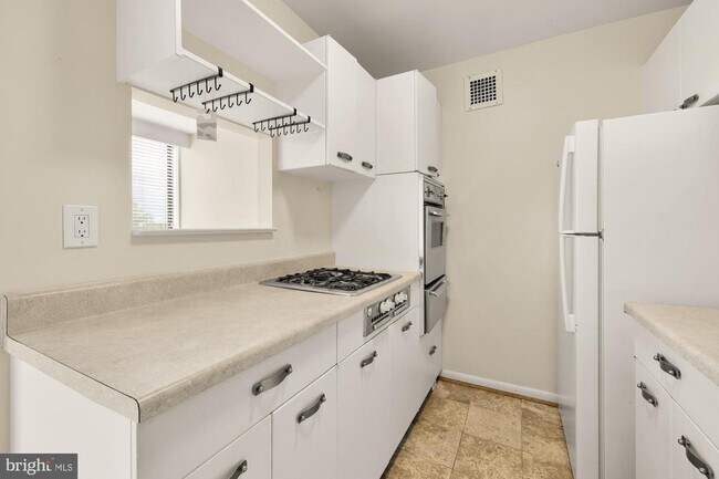 Building Photo - 4390 Lorcom Ln