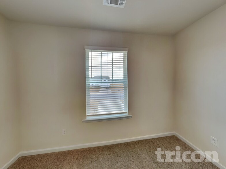 Building Photo - 264 Oliver Dr