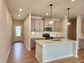 Building Photo - 848 Leraes Way