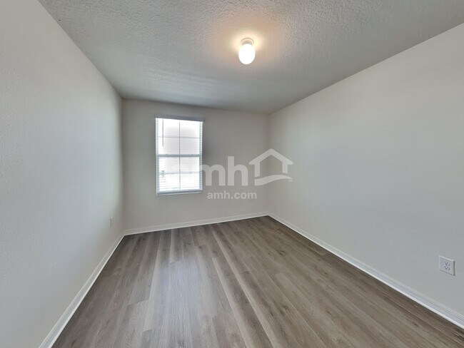 Building Photo - 10316 Flathead Dr