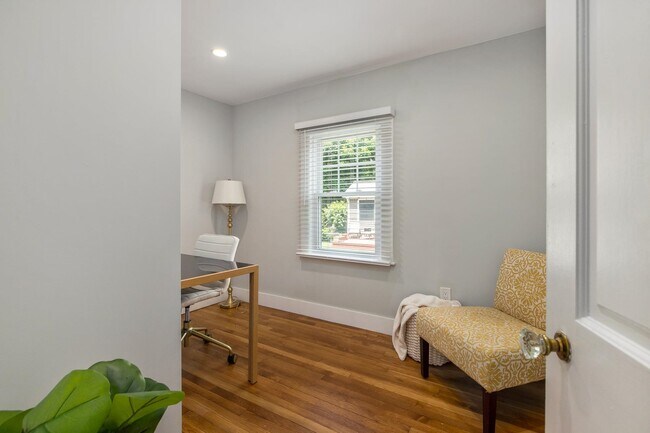 Building Photo - 27 Riverview Rd