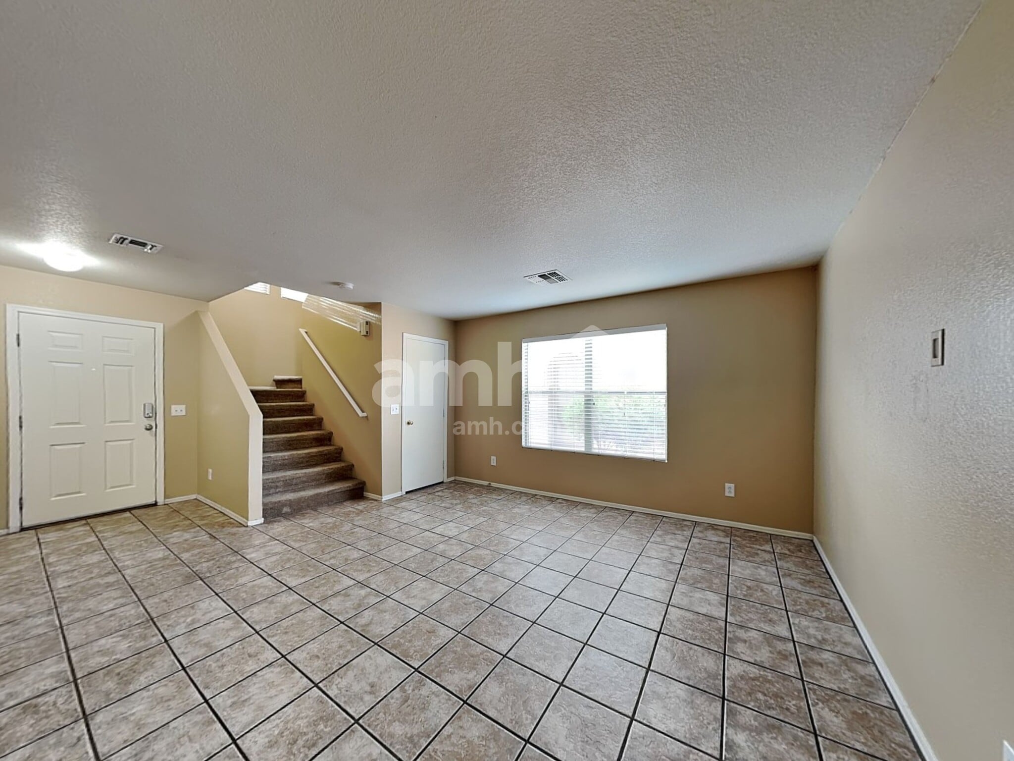 Building Photo - 1425 N Thunderbird Ave