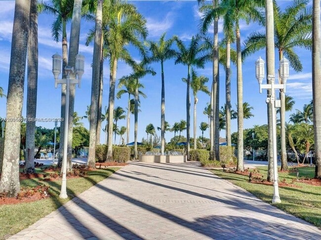 Building Photo - 781 NW 170th Terrace