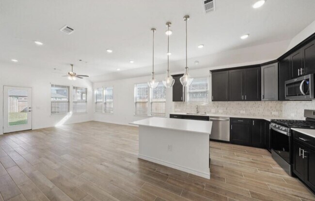 Building Photo - 1309 Tan Gable Ln