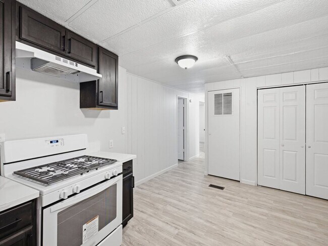 Building Photo - 1655 W Ajo Wy