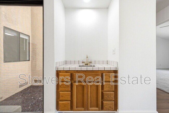 Building Photo - 2033 Raphael Ct