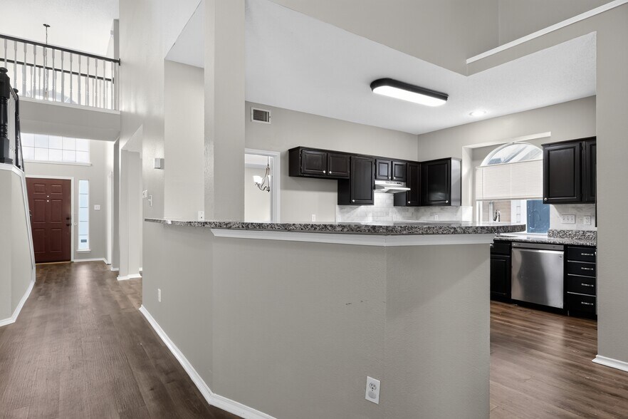 Building Photo - 1624 Ariel Dr