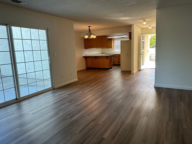 Building Photo - Mature dog considered. Nice home, convenient location off Placer & Wisconsin, Rdg.
