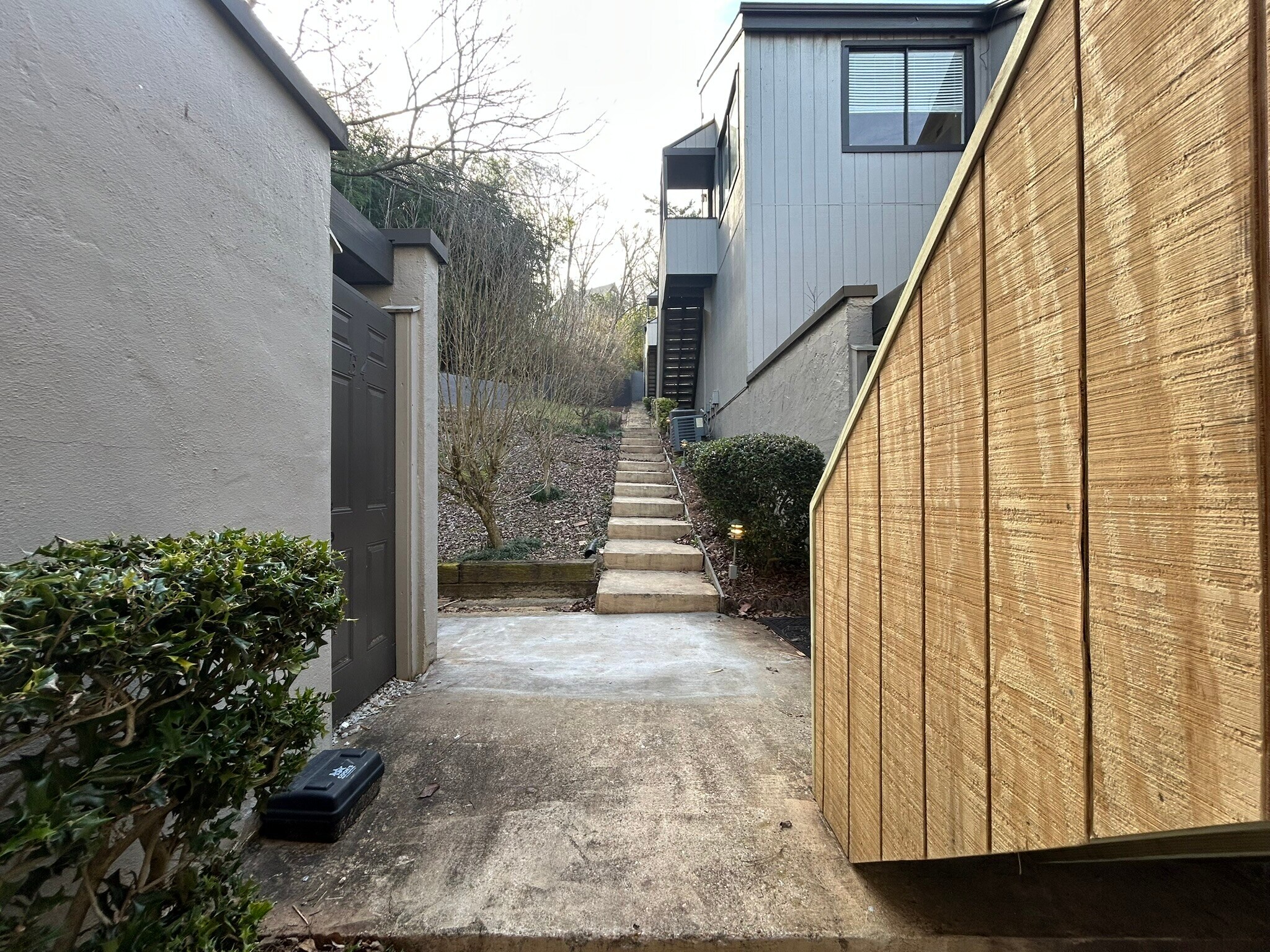 Building Photo - 3350 Altamont Rd