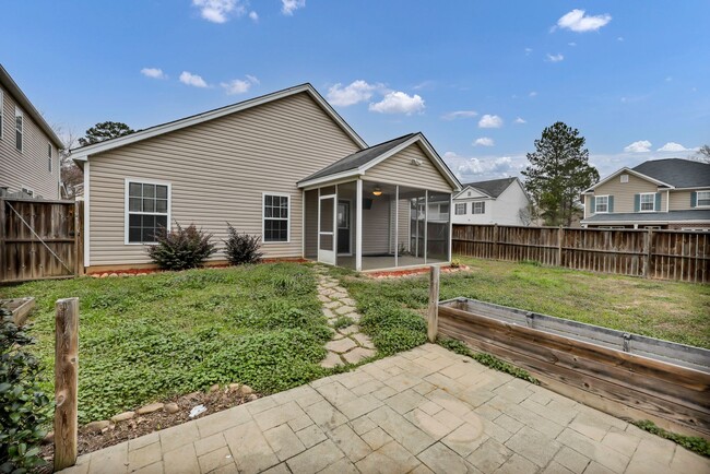 Building Photo - Move-In Ready 3BR Home with Screened Porch & Fenced Yard in the Heart of Lexington – $1,850