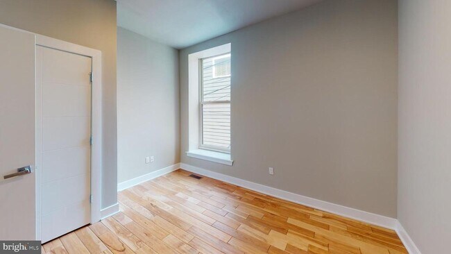 Building Photo - 2701 W Girard Ave