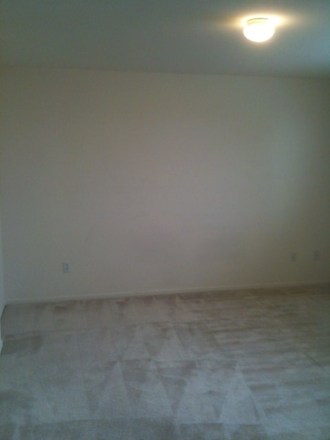 Building Photo - GREAT TOWNHOME LOCATED IN GATED COMMUNITY!!