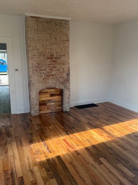 Building Photo - 1144 Adams St