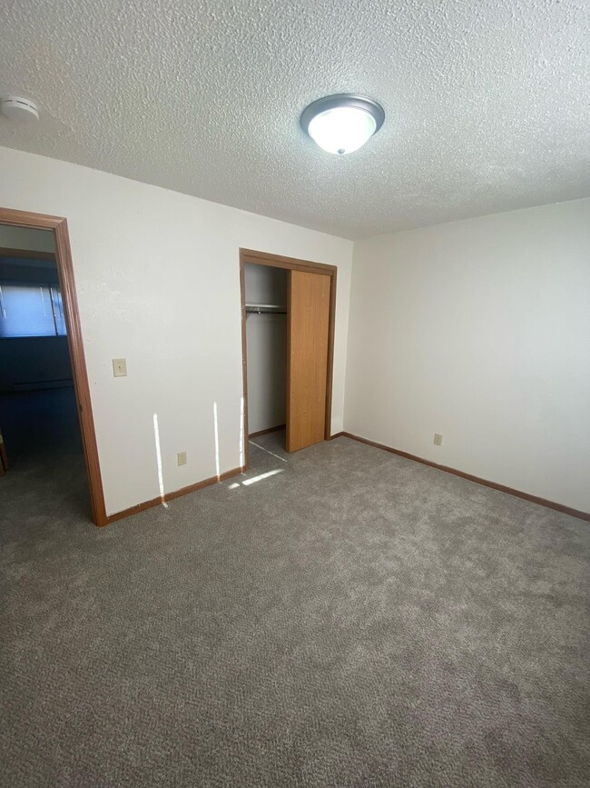 Building Photo - 441 Lindale Dr