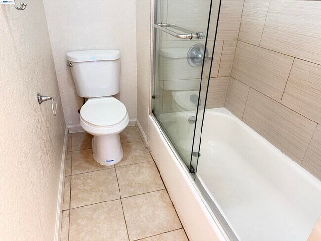 Building Photo - 1391 Monument Blvd