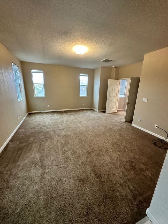 Building Photo - 2161 Chapman Oak Dr