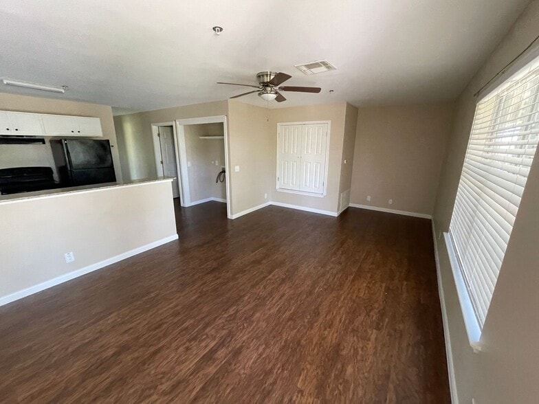 Building Photo - 413 Lion Dr