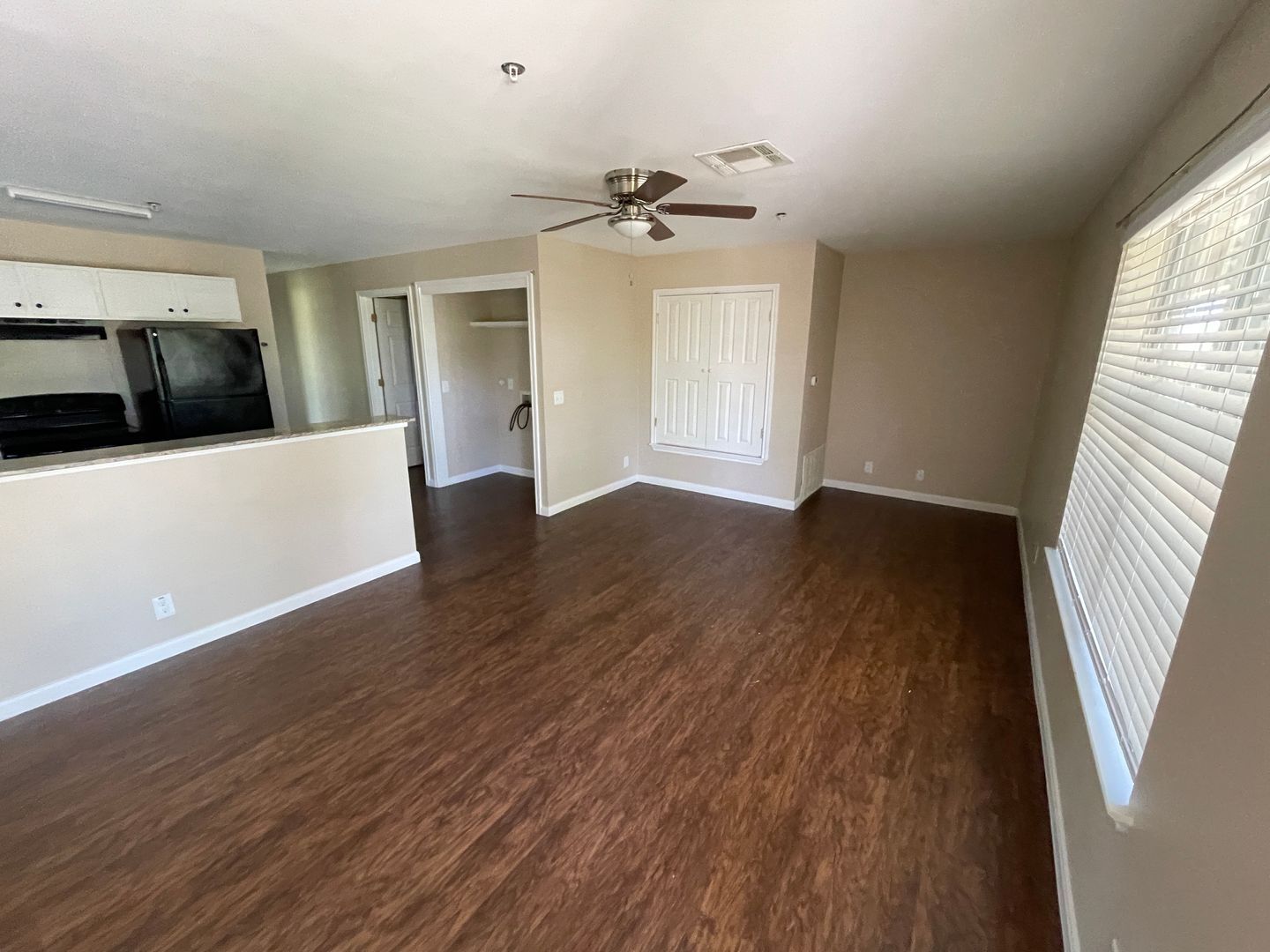 Building Photo - 413 Lion Dr