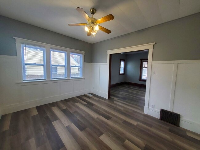 Building Photo - FOR RENT- 416 Riehl-Newly Remodeled! Pets ...
