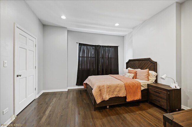 Building Photo - 352 N Avers Ave