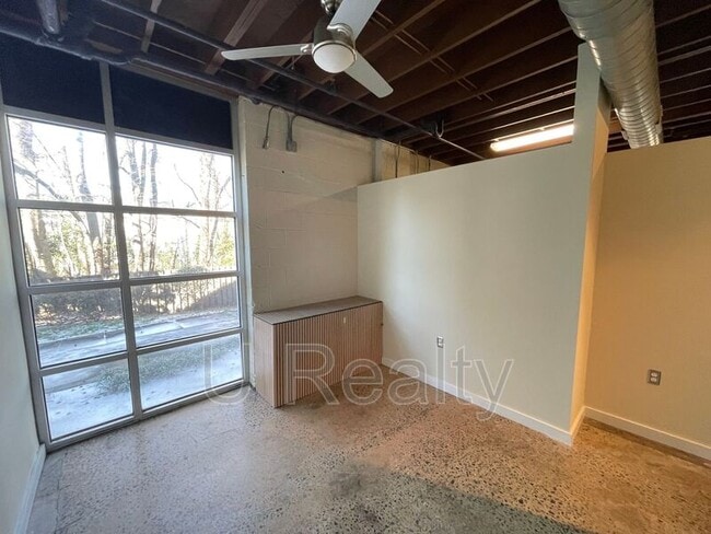 Building Photo - 800 Academy St