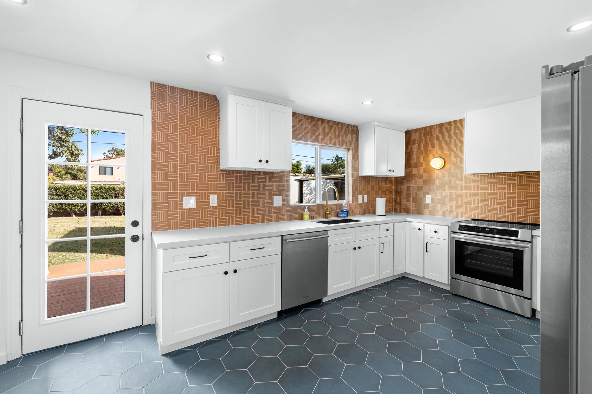 Building Photo - 3758 Gaviota Ave