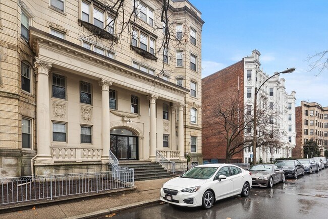 Building Photo - 74 Fenway