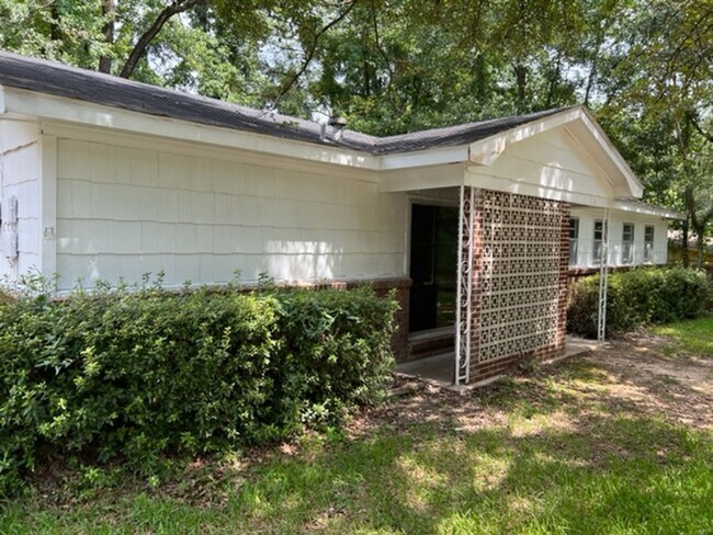 Building Photo - 1450 E Morlee Dr