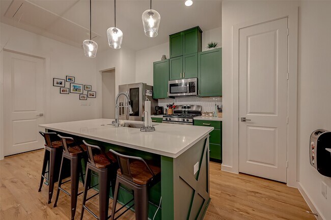 Building Photo - 8911 Knoll Villas St