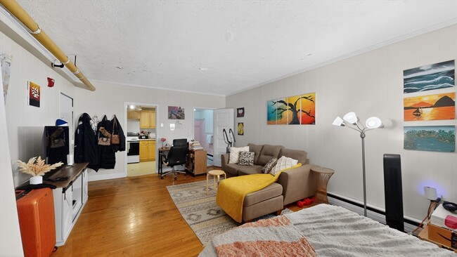 Building Photo - 1071 Beacon St