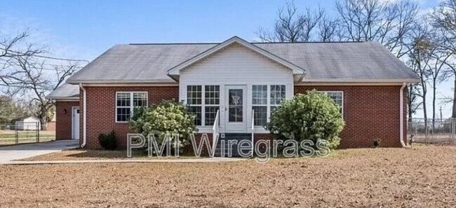 Building Photo - 209 E Mcgowan St