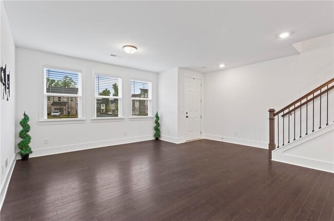 Building Photo - 1620 Aeslin Dr NW