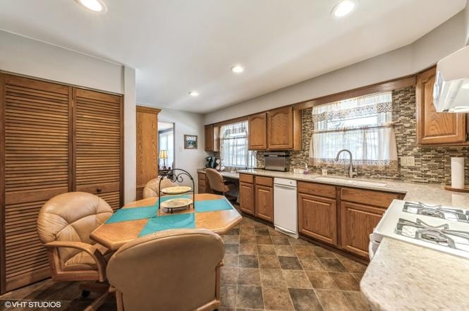 Building Photo - 9701 Merton Ave