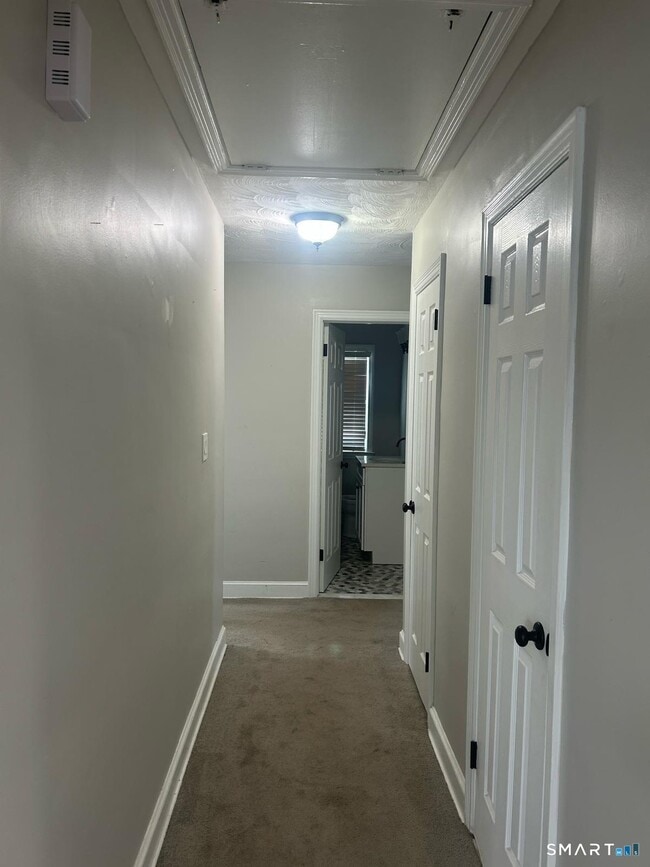 Building Photo - 82 Middlefield Ave