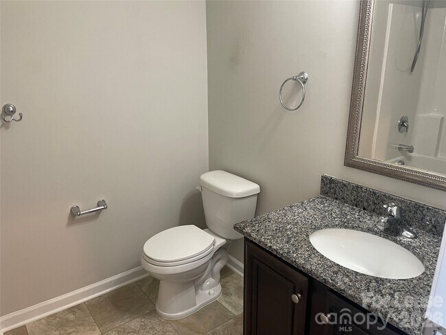 Building Photo - 2909 Old Field Rd